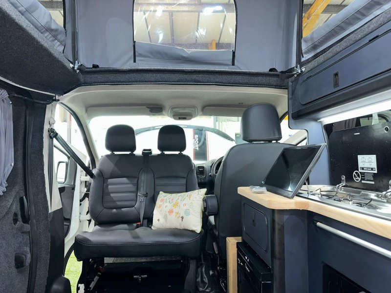 VAUXHALL VIVARO