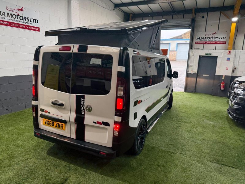 VAUXHALL VIVARO
