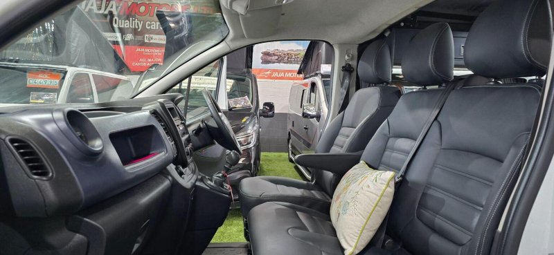 VAUXHALL VIVARO