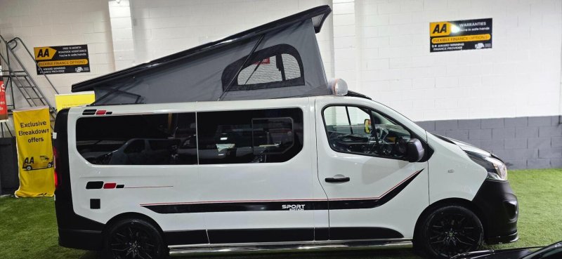 VAUXHALL VIVARO