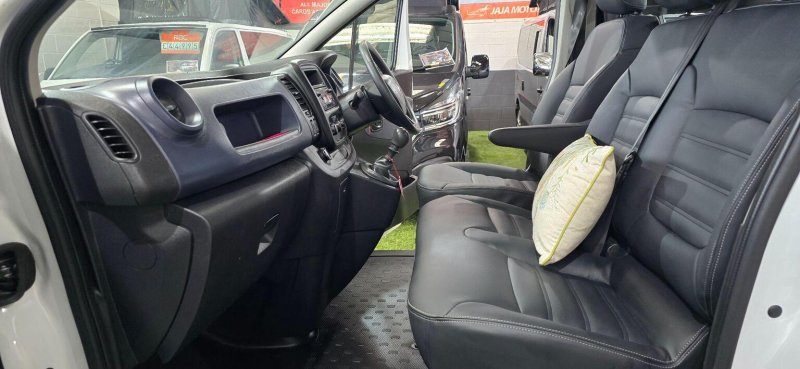 VAUXHALL VIVARO