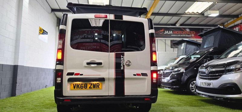 VAUXHALL VIVARO