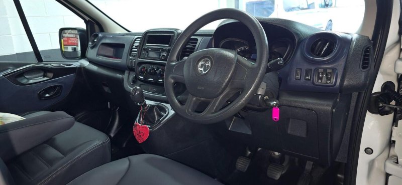 VAUXHALL VIVARO