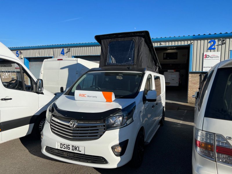 VAUXHALL VIVARO