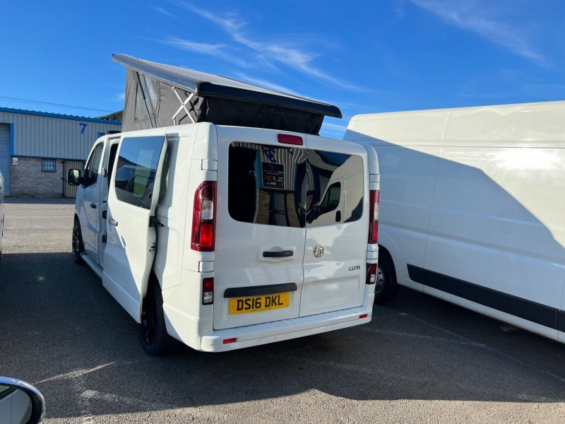 VAUXHALL VIVARO