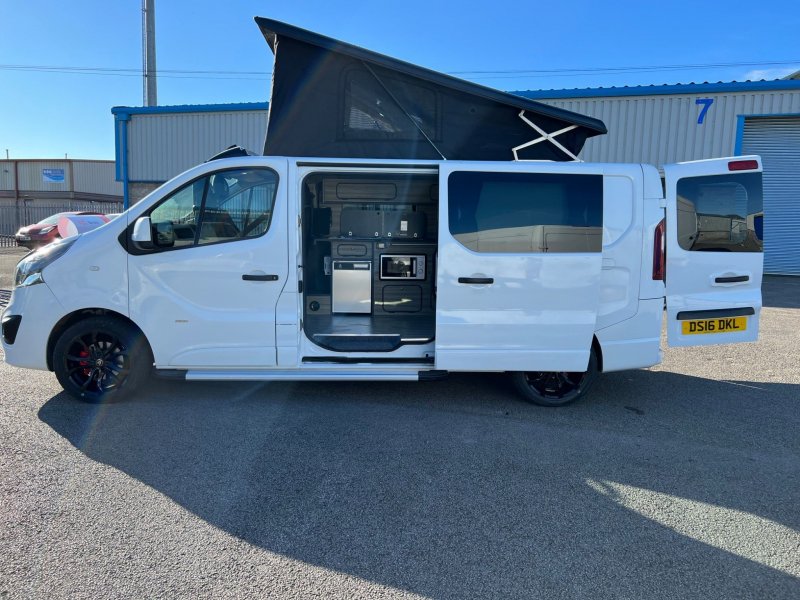 VAUXHALL VIVARO