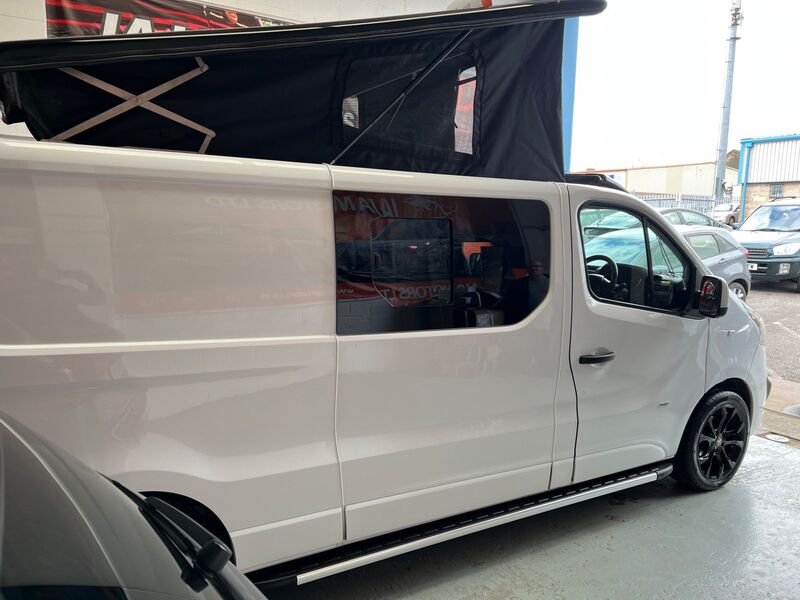 VAUXHALL VIVARO