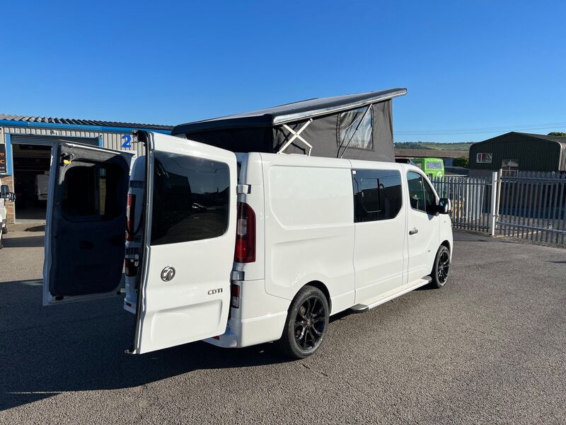 VAUXHALL VIVARO