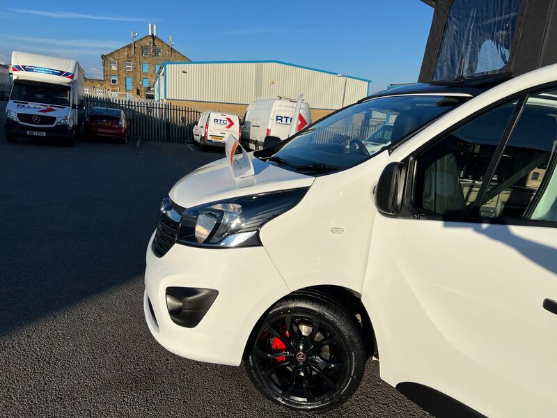 VAUXHALL VIVARO