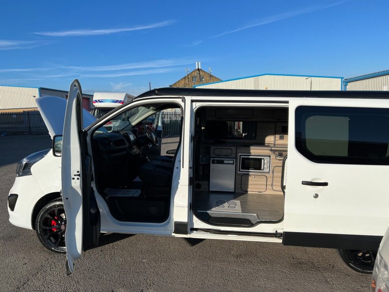 VAUXHALL VIVARO