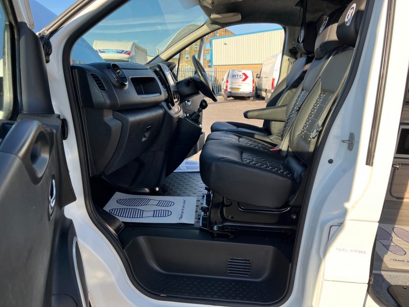 VAUXHALL VIVARO