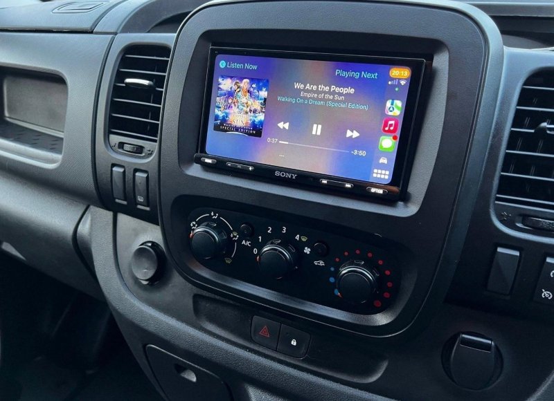 VAUXHALL VIVARO