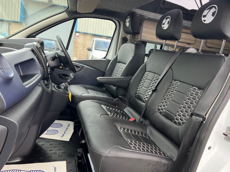 VAUXHALL VIVARO