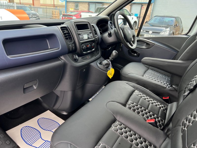 VAUXHALL VIVARO