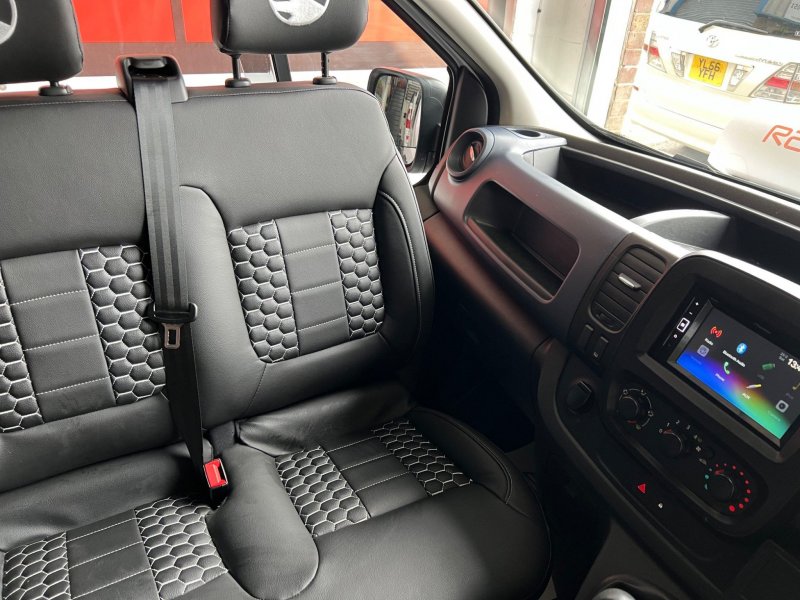 VAUXHALL VIVARO