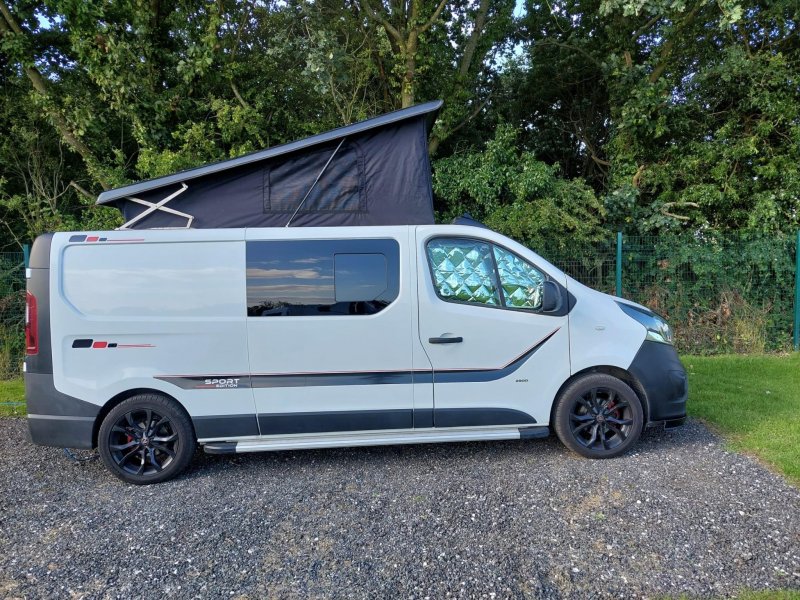 VAUXHALL VIVARO