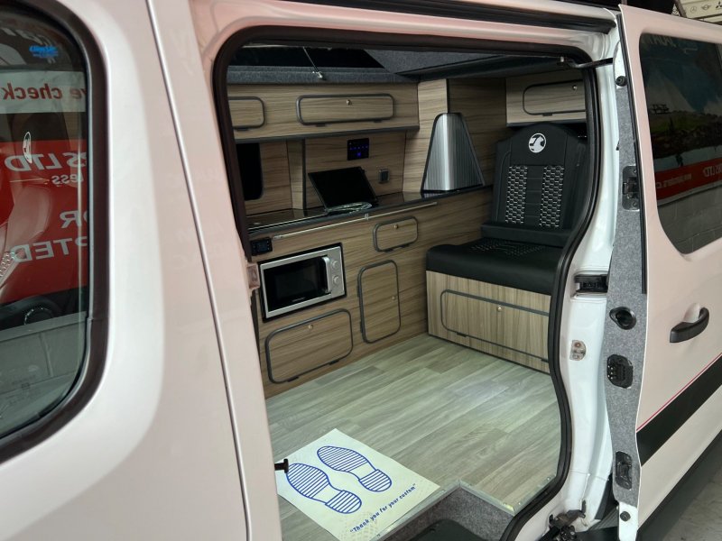 VAUXHALL VIVARO