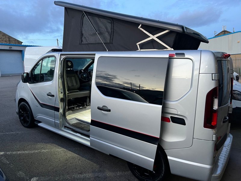 VAUXHALL VIVARO