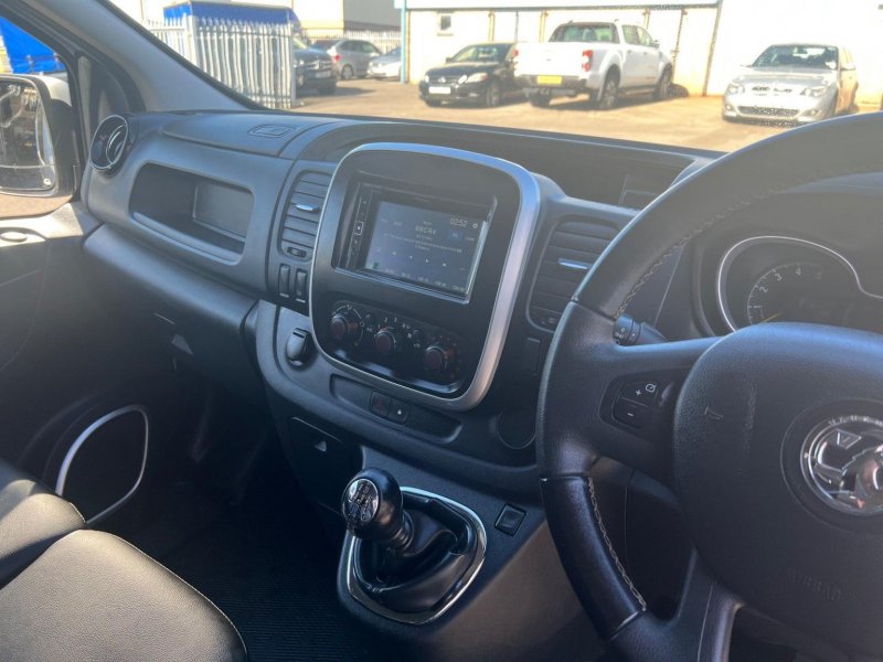 VAUXHALL VIVARO