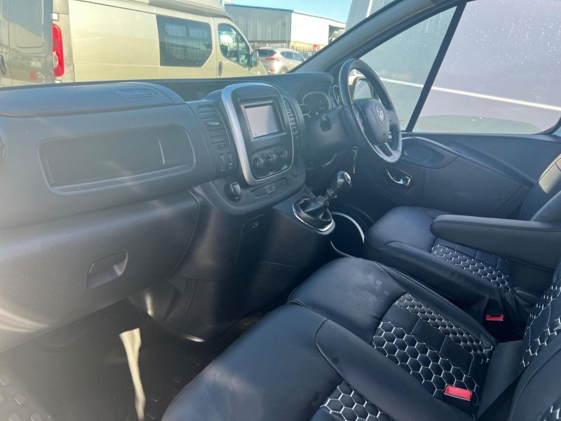 VAUXHALL VIVARO