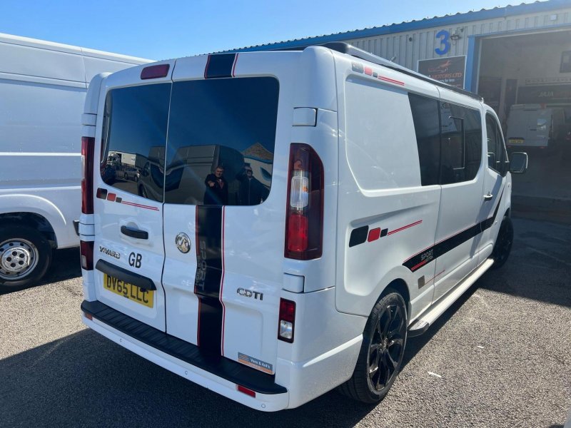 VAUXHALL VIVARO