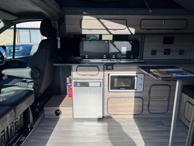 VAUXHALL VIVARO