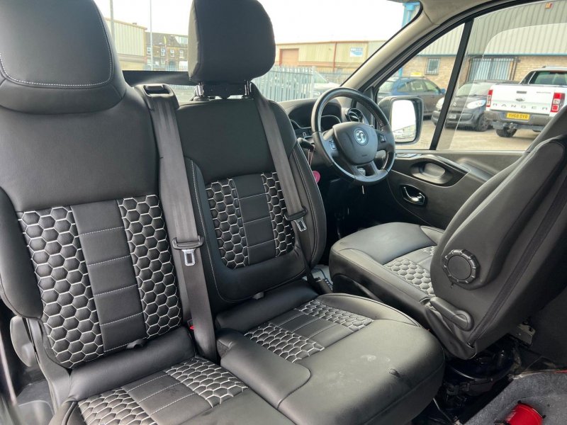 VAUXHALL VIVARO