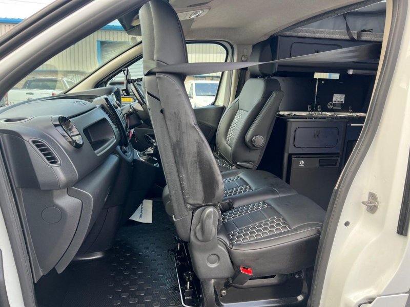 VAUXHALL VIVARO