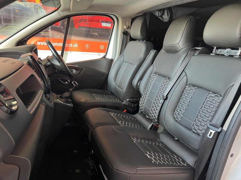VAUXHALL VIVARO
