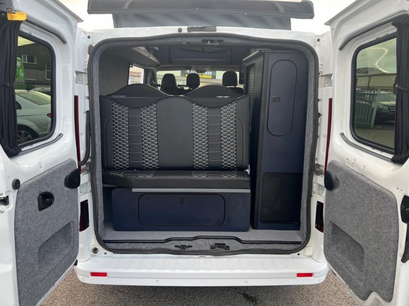 VAUXHALL VIVARO