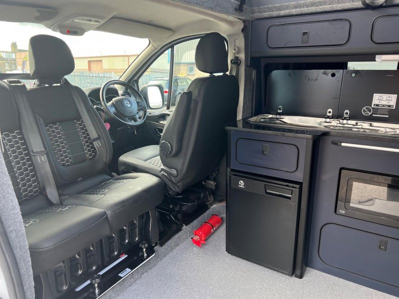 VAUXHALL VIVARO