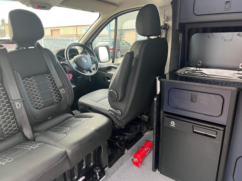 VAUXHALL VIVARO