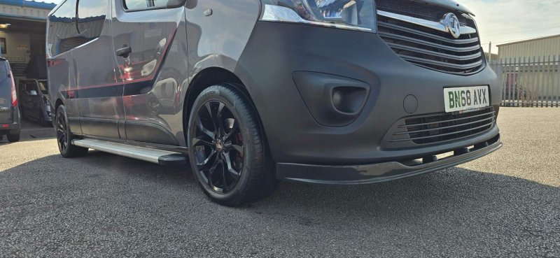 VAUXHALL VIVARO