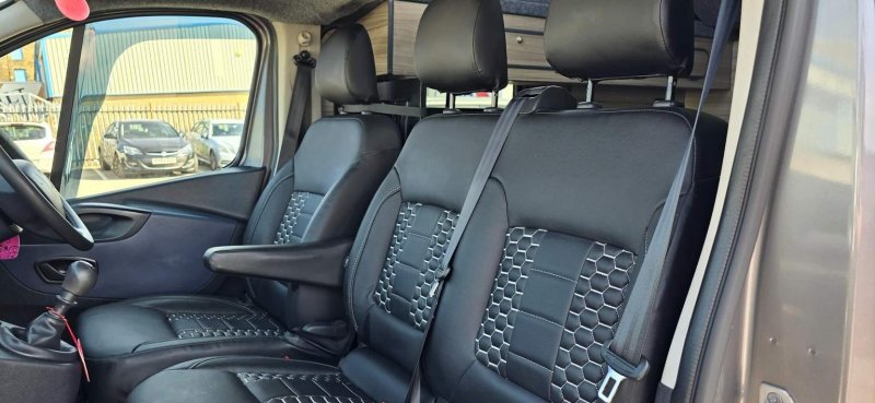 VAUXHALL VIVARO