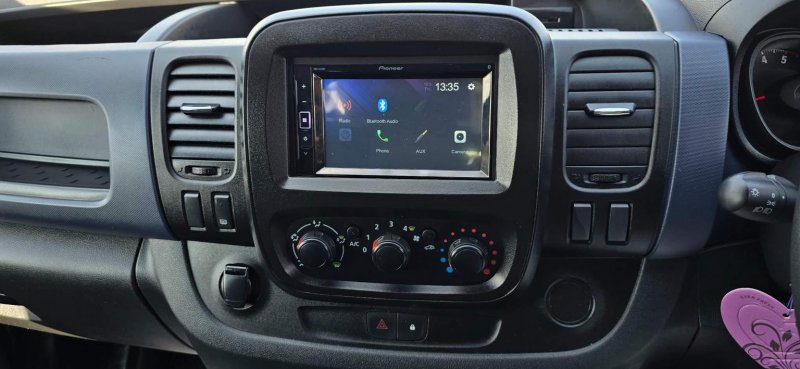 VAUXHALL VIVARO