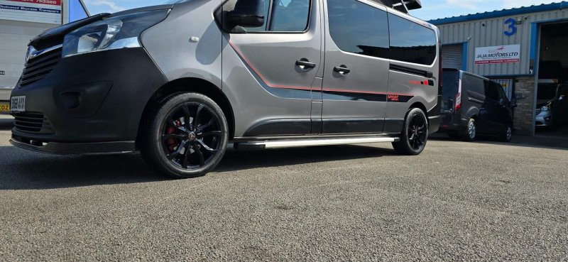 VAUXHALL VIVARO