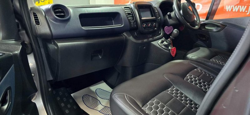 VAUXHALL VIVARO