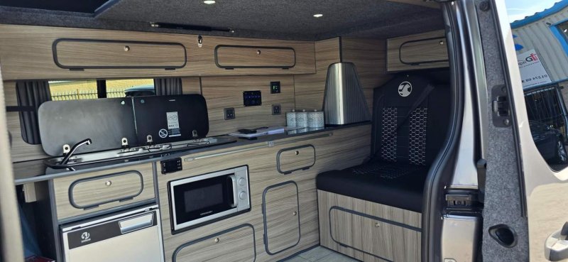 VAUXHALL VIVARO