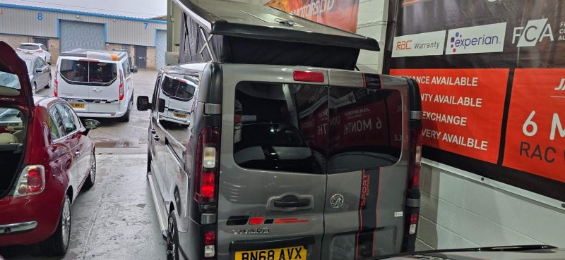 VAUXHALL VIVARO