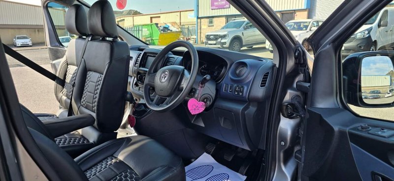 VAUXHALL VIVARO
