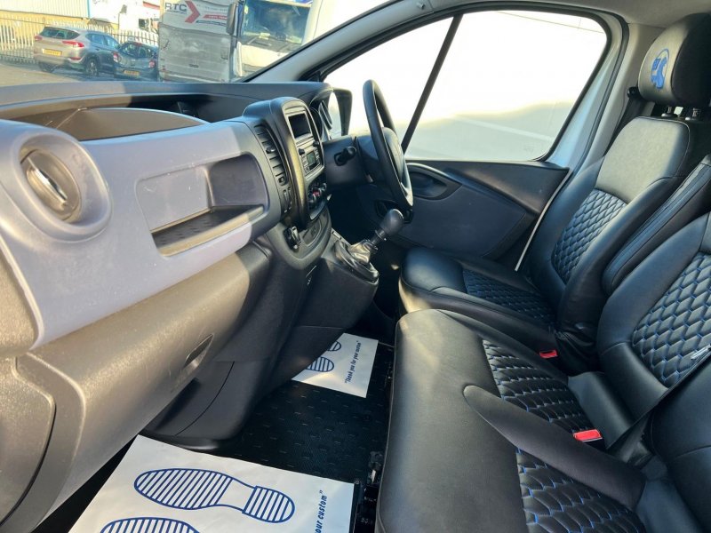 VAUXHALL VIVARO