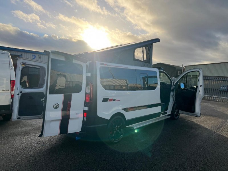 VAUXHALL VIVARO