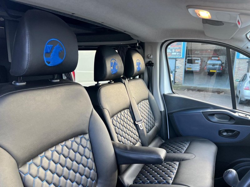 VAUXHALL VIVARO