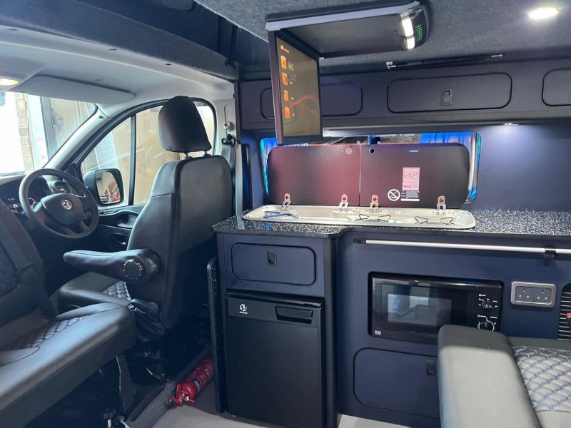 VAUXHALL VIVARO