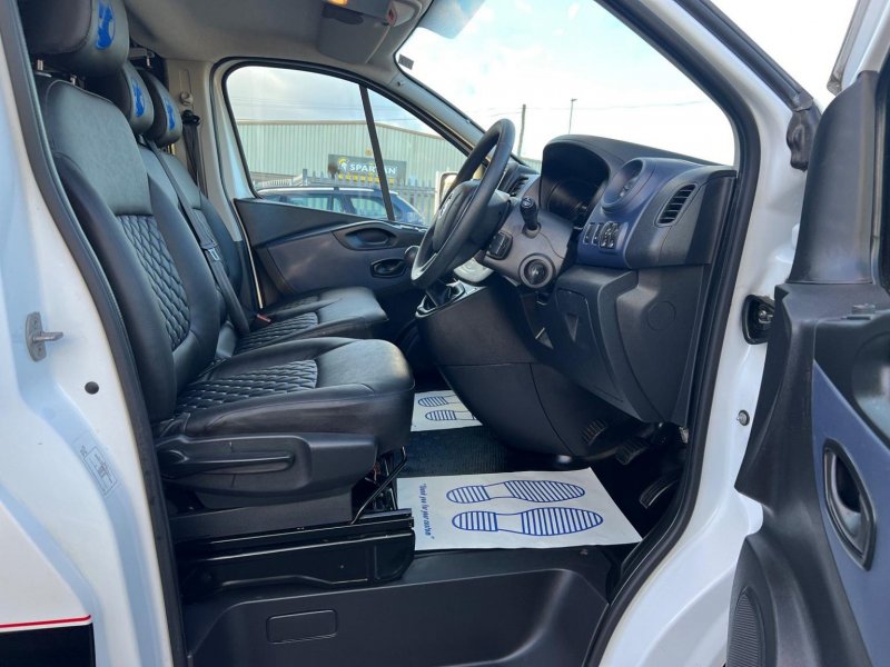 VAUXHALL VIVARO