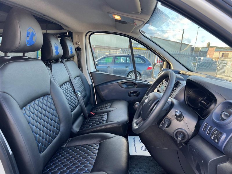 VAUXHALL VIVARO