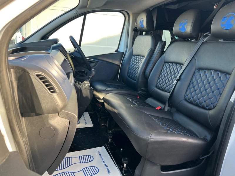 VAUXHALL VIVARO