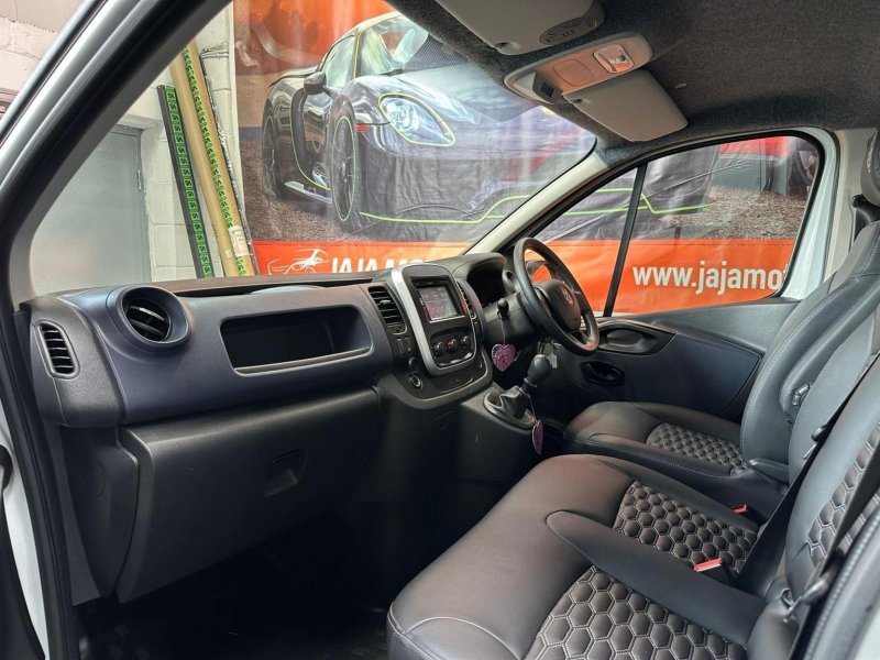 VAUXHALL VIVARO