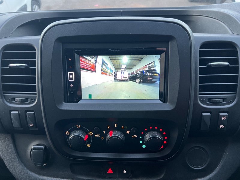 VAUXHALL VIVARO