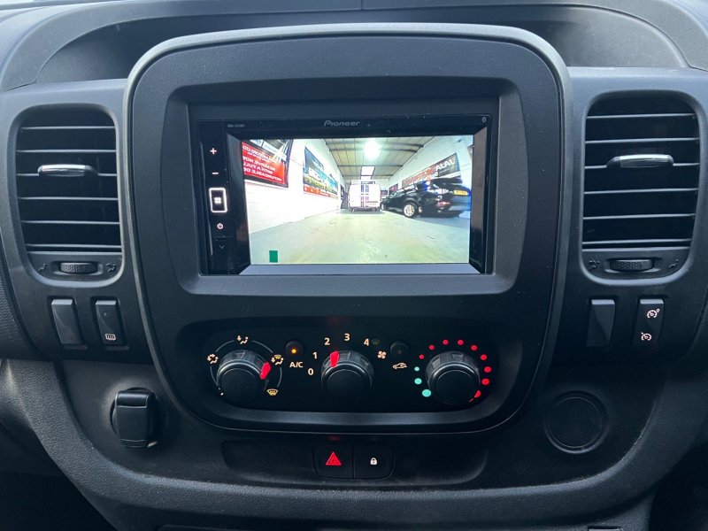 VAUXHALL VIVARO